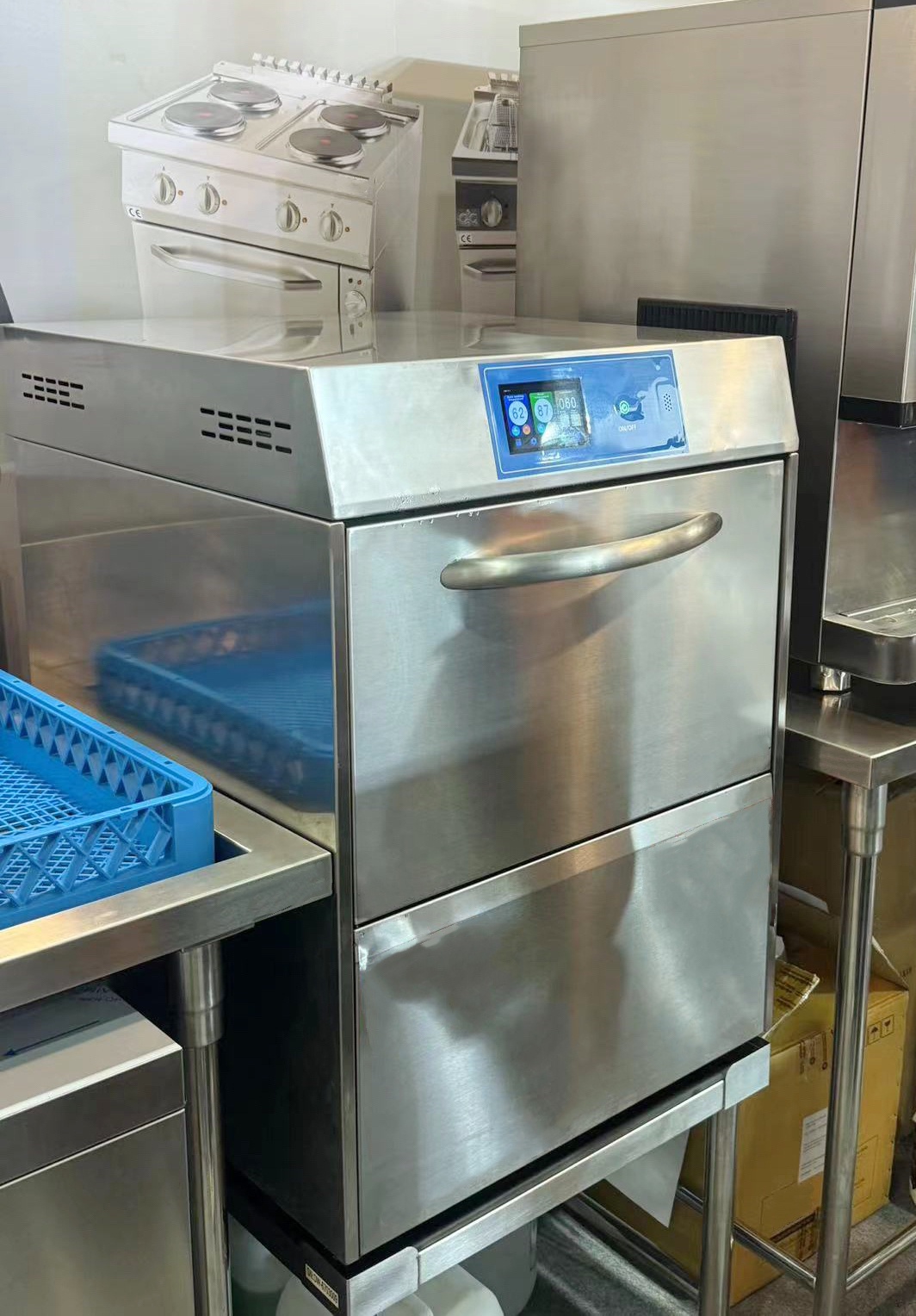 غسالة أطباق أوتوماتيكية صغيرة  - مراجعة Commercial Undercounter Dishwasher وسعره